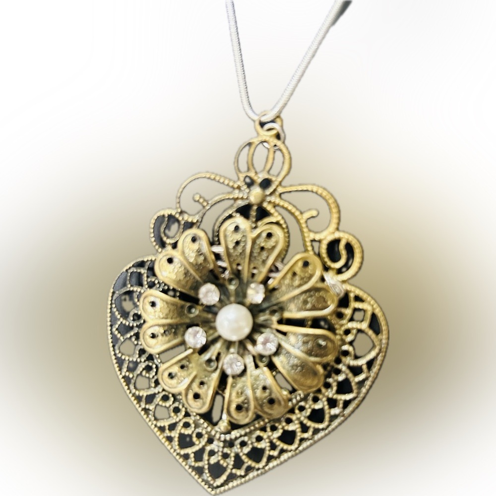 Vintage Goldtone Large Filigree Heart Pendant Rhinestone Floral Design Necklace